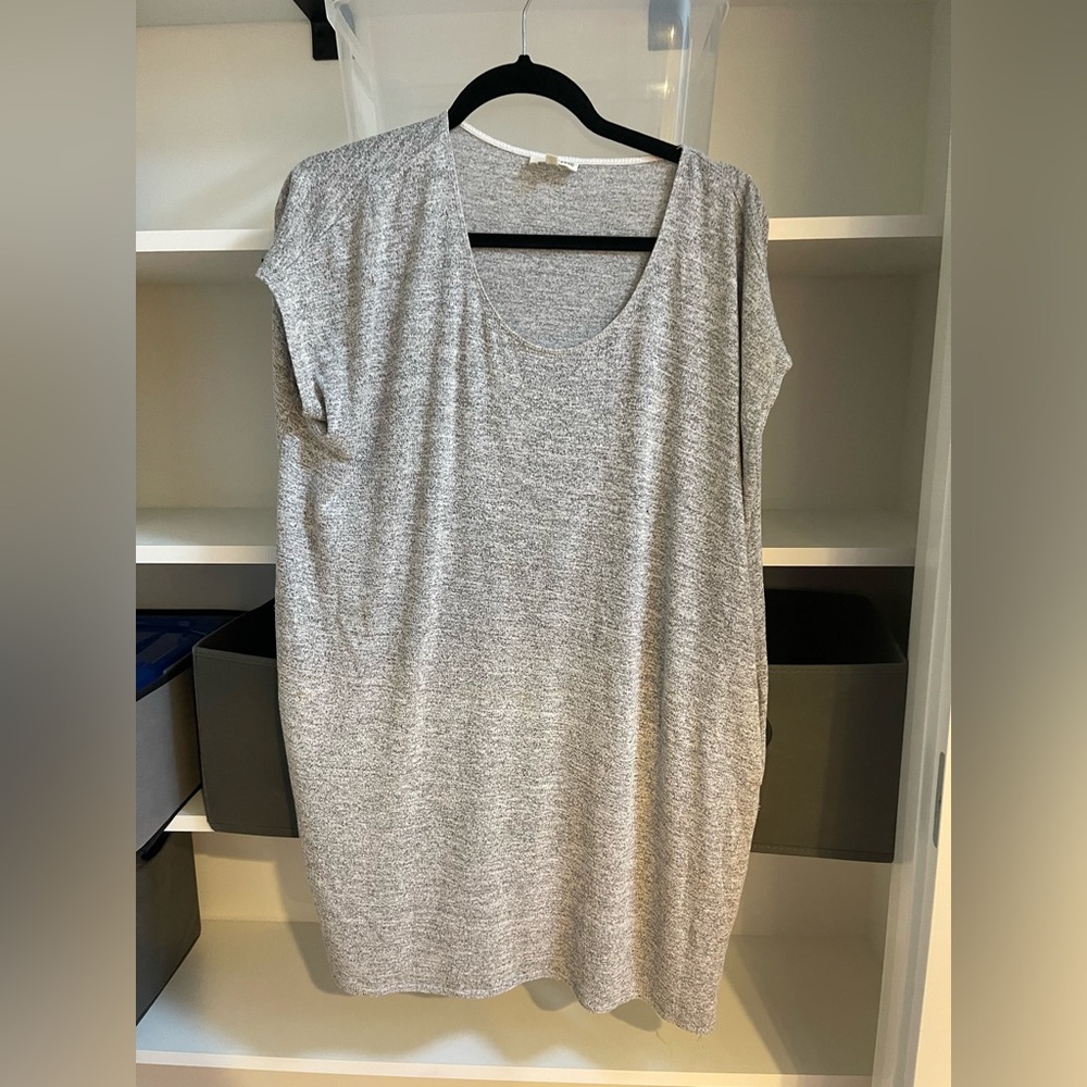 Aritzia Wilfred Heather Gray stretchy dress with two pockets
